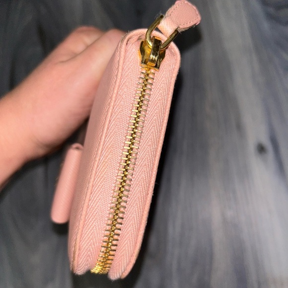 Prada Saffiano Pink Bow Zippy long wallet in Box - Picture 8 of 11